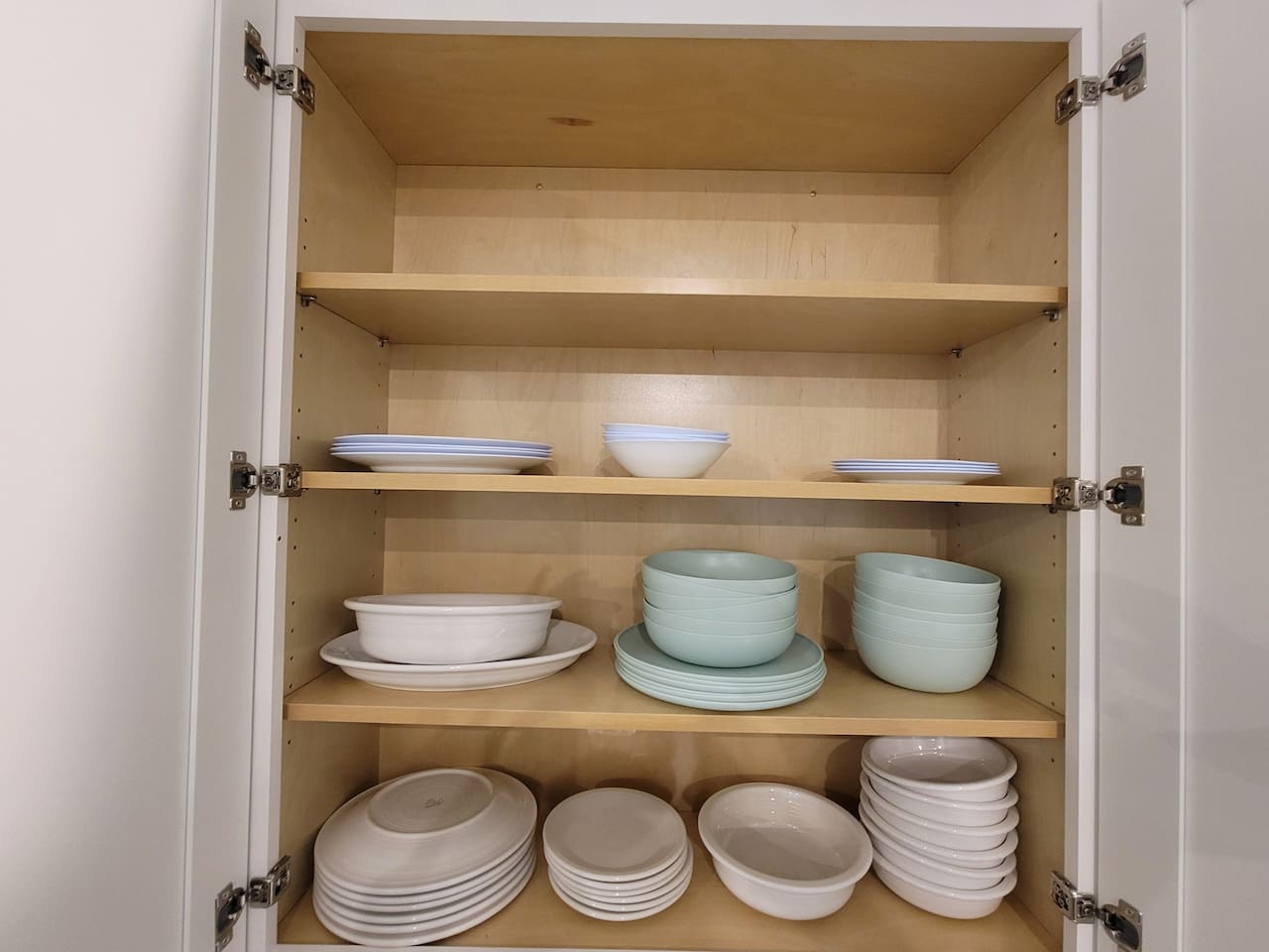 Full set of dishwasher safe plates and bowls that includes plastic kid friendly set.