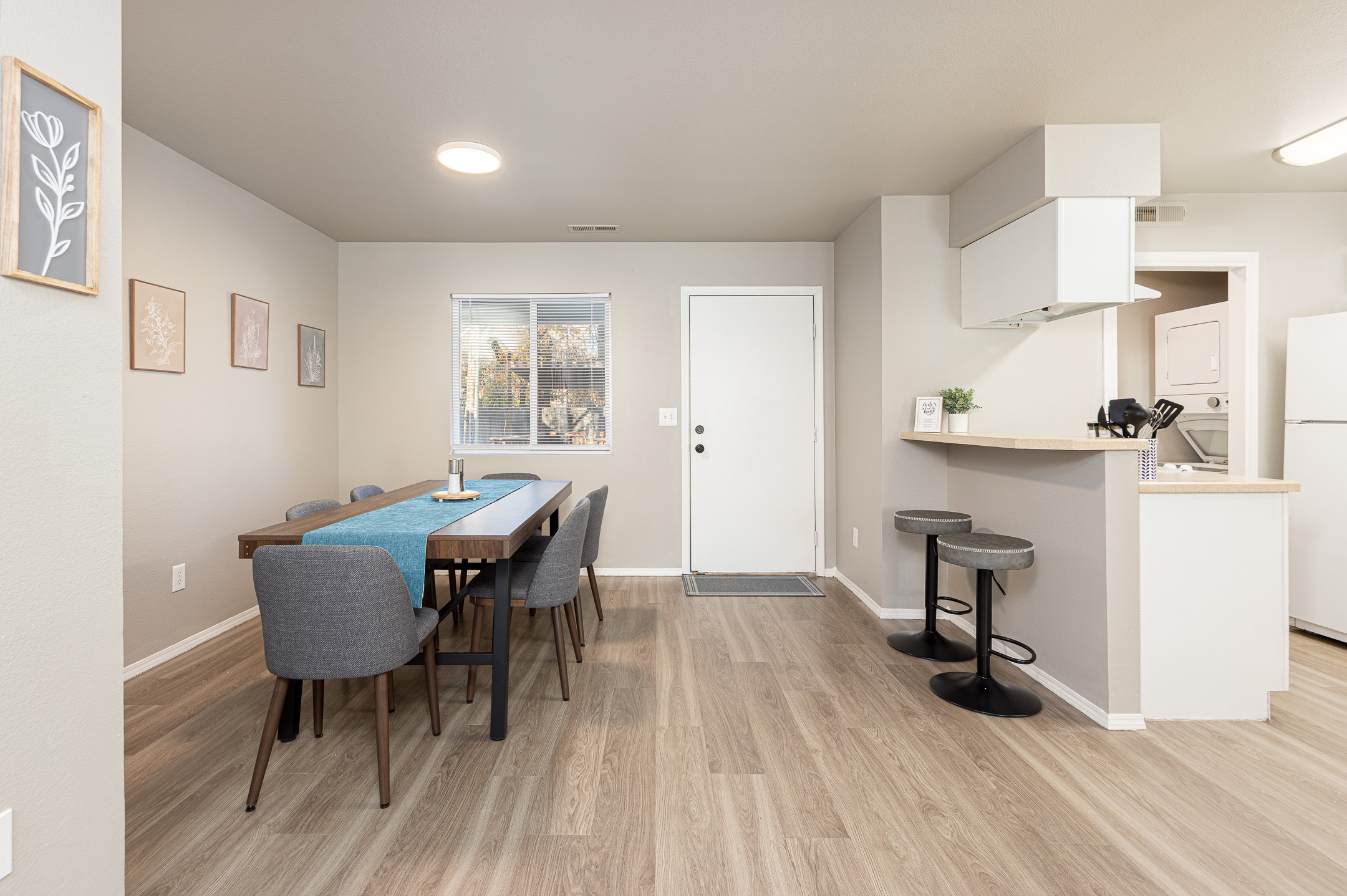 3010 Regan – Dining Area
Dining space ideal for meals and group conversation.