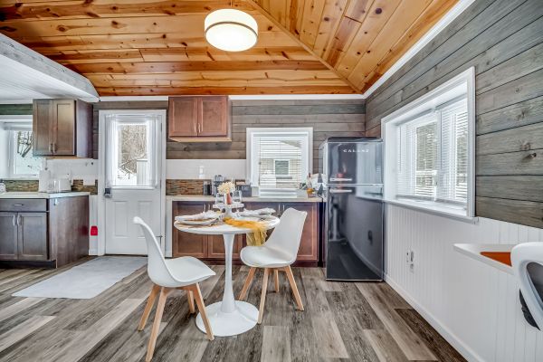 Due cottage - Set up a romantic dinner for two, all accessories in the photos are available for use during your stay.