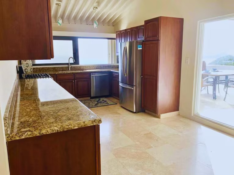 Large kitchen to cook meals when you want