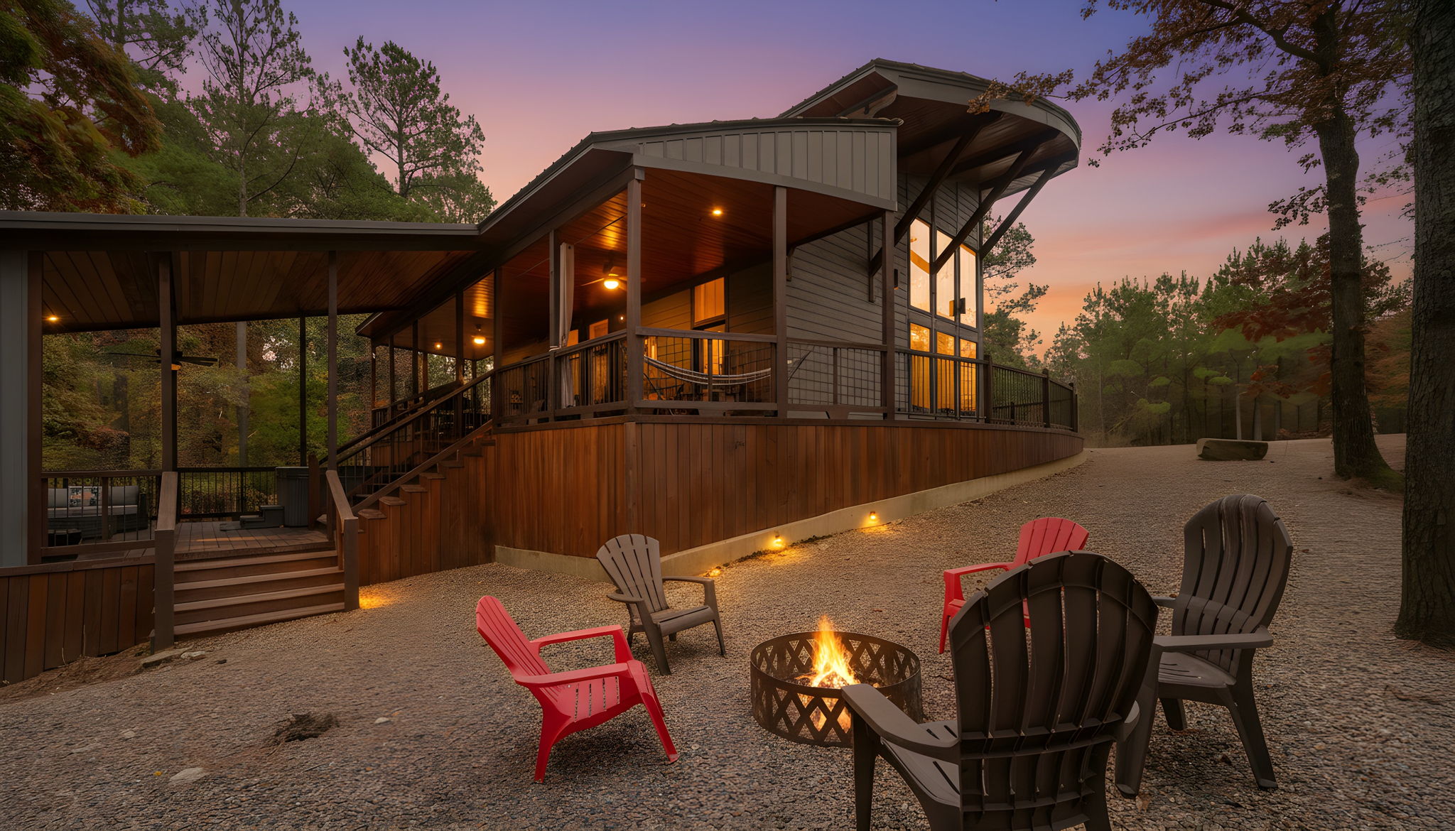 Round Here Buzz has all the space you need for an easy arrival 🌲✨ The circle drive offers plenty of close parking with lots of room for trailers hauling boats or SXS toys. Pull in, unpack, and let the fun begin 🛻🔥 