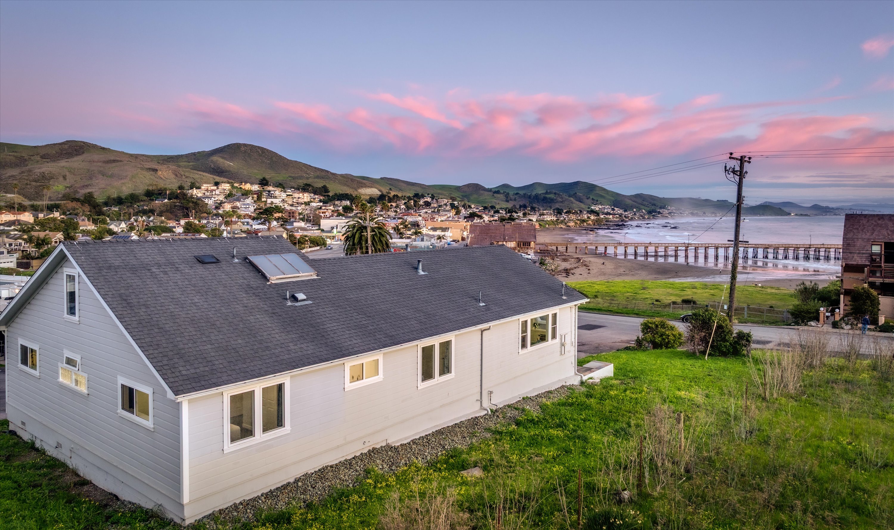 Welcome to your beach home-away-from-home — cozy, private, and wrapped in beautiful views of the Cayucos hillside, beach, pier, ocean and downtown.