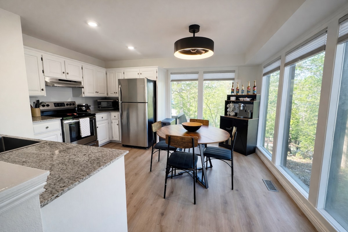 An inviting kitchen and dining view, perfect for casual meals together.