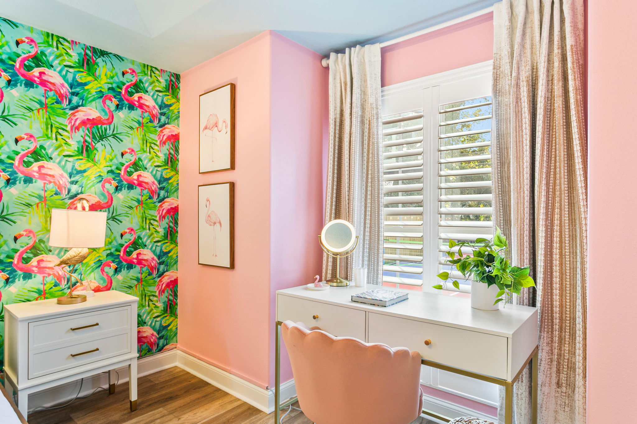 King bed and home office with ensuite bathroom.