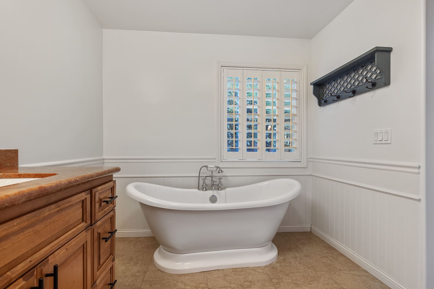 Primary Suite bathroom: soaking tub.