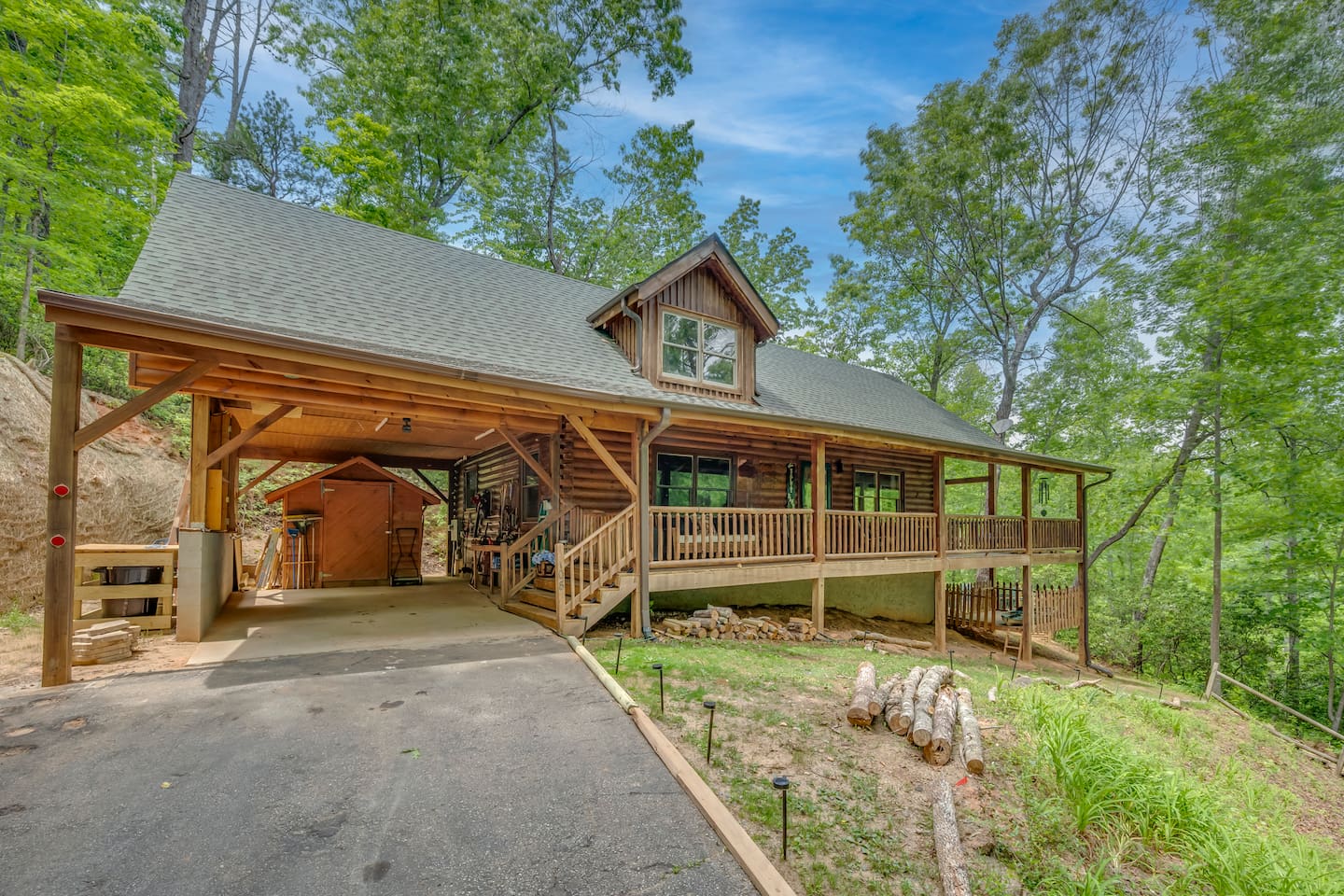 Front entry way to the cabin 