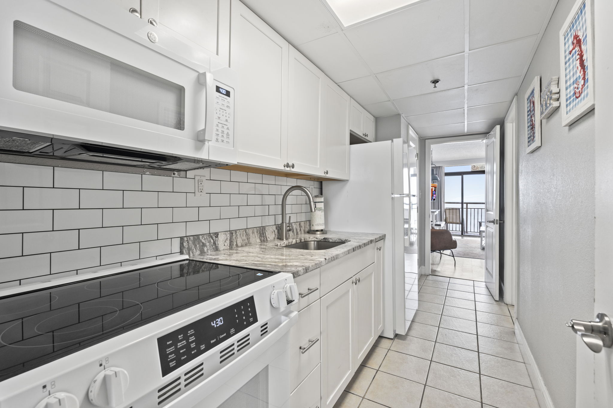 Beautiful Modern Kitchen with granite countertops and subway tile backsplash