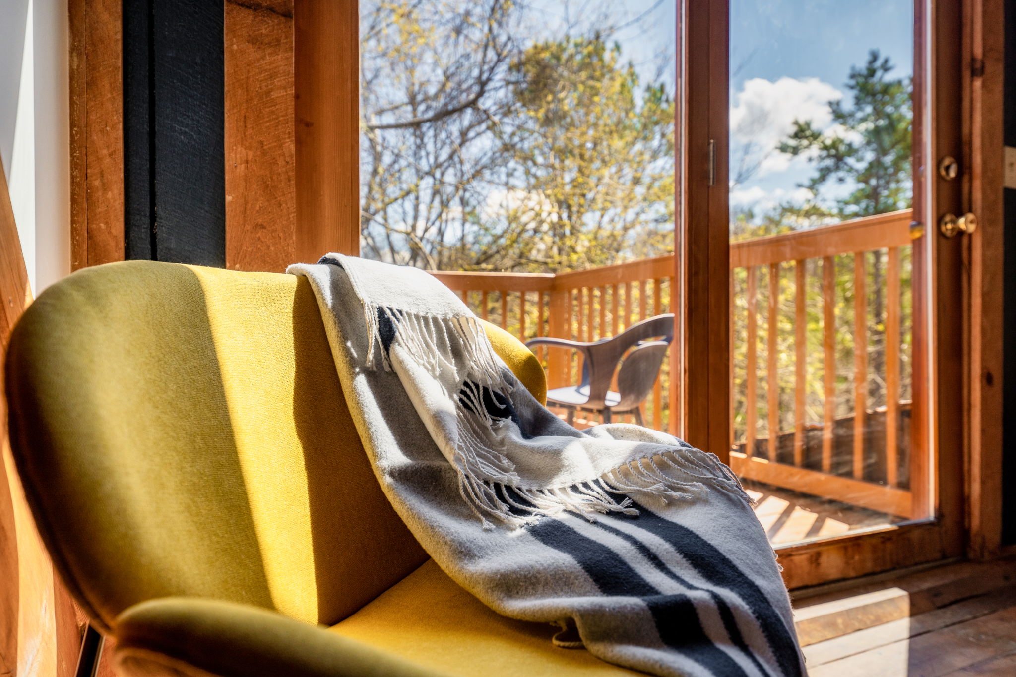 Unwind in nature's embrace with a stunning view from our cozy cabin retreat. Breathe in the tranquility, soak in the scenery, and let your worries melt away. Your perfect escape awaits!