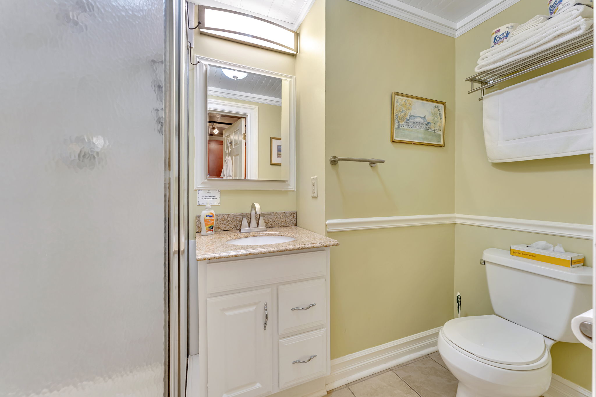 Creamery Apt 8 Bath w/ shower