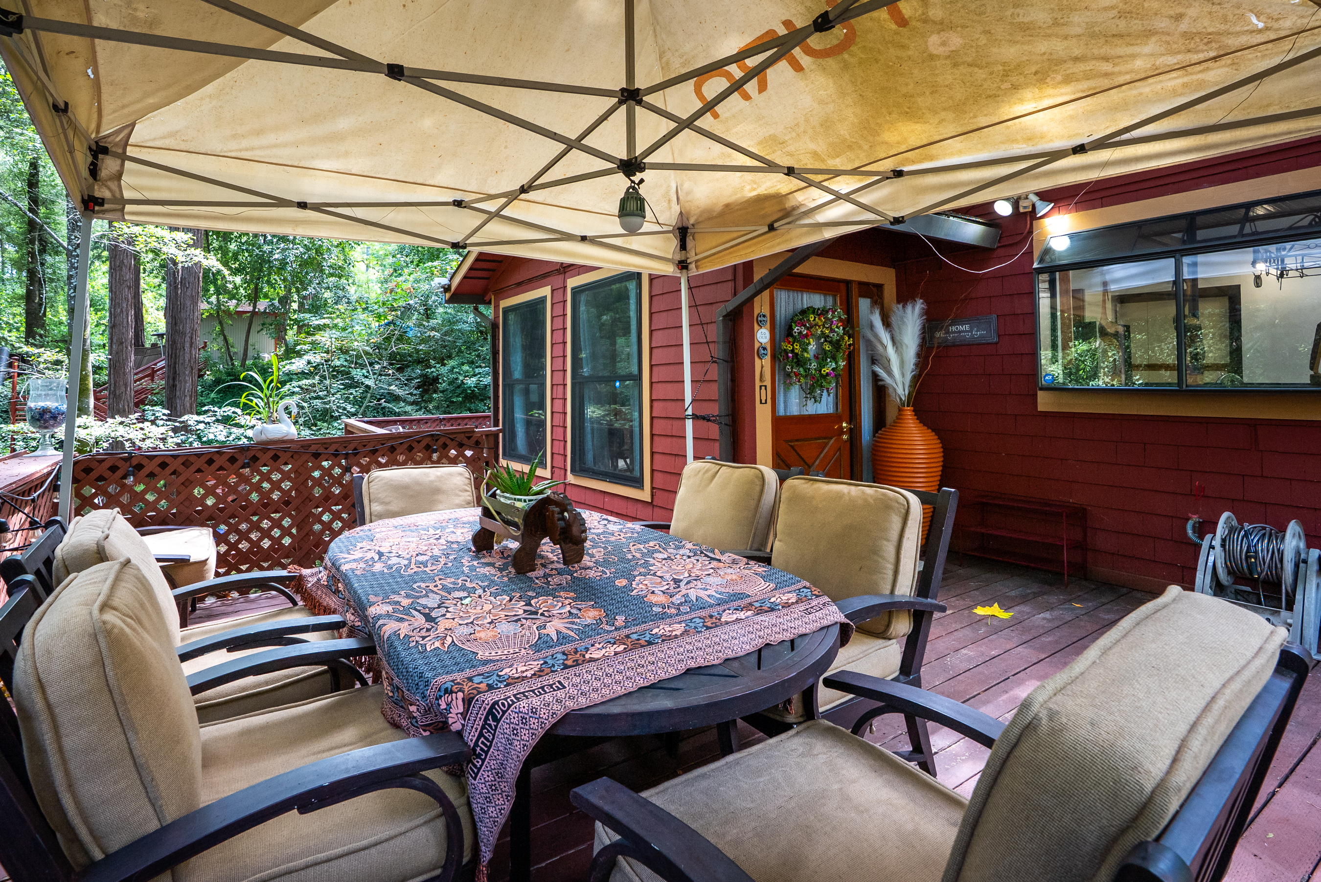Outdoor Seating Area for 6