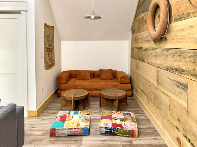Upstairs Living Room / Sleeper Sofa
