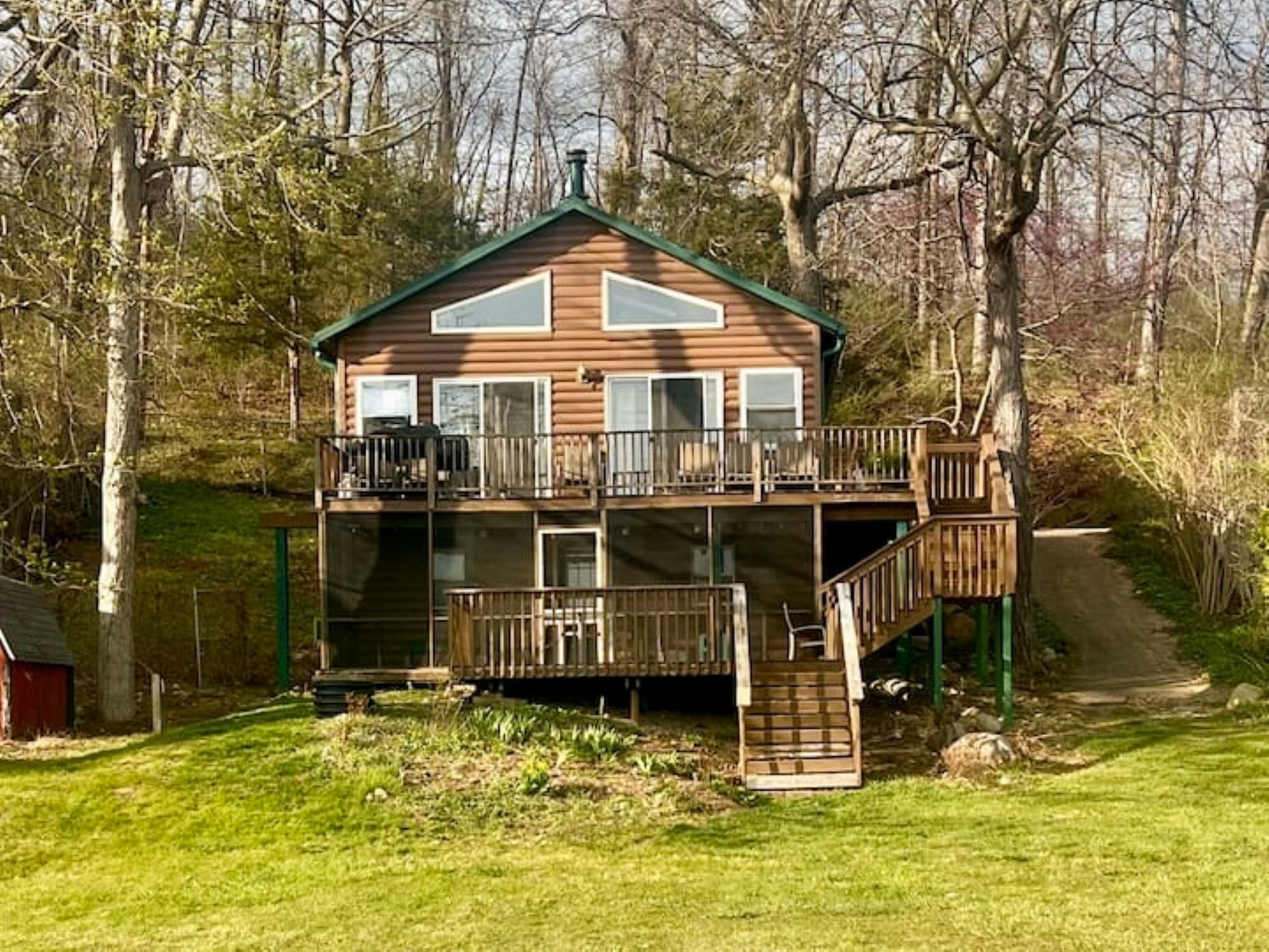 View of cabin from front yard