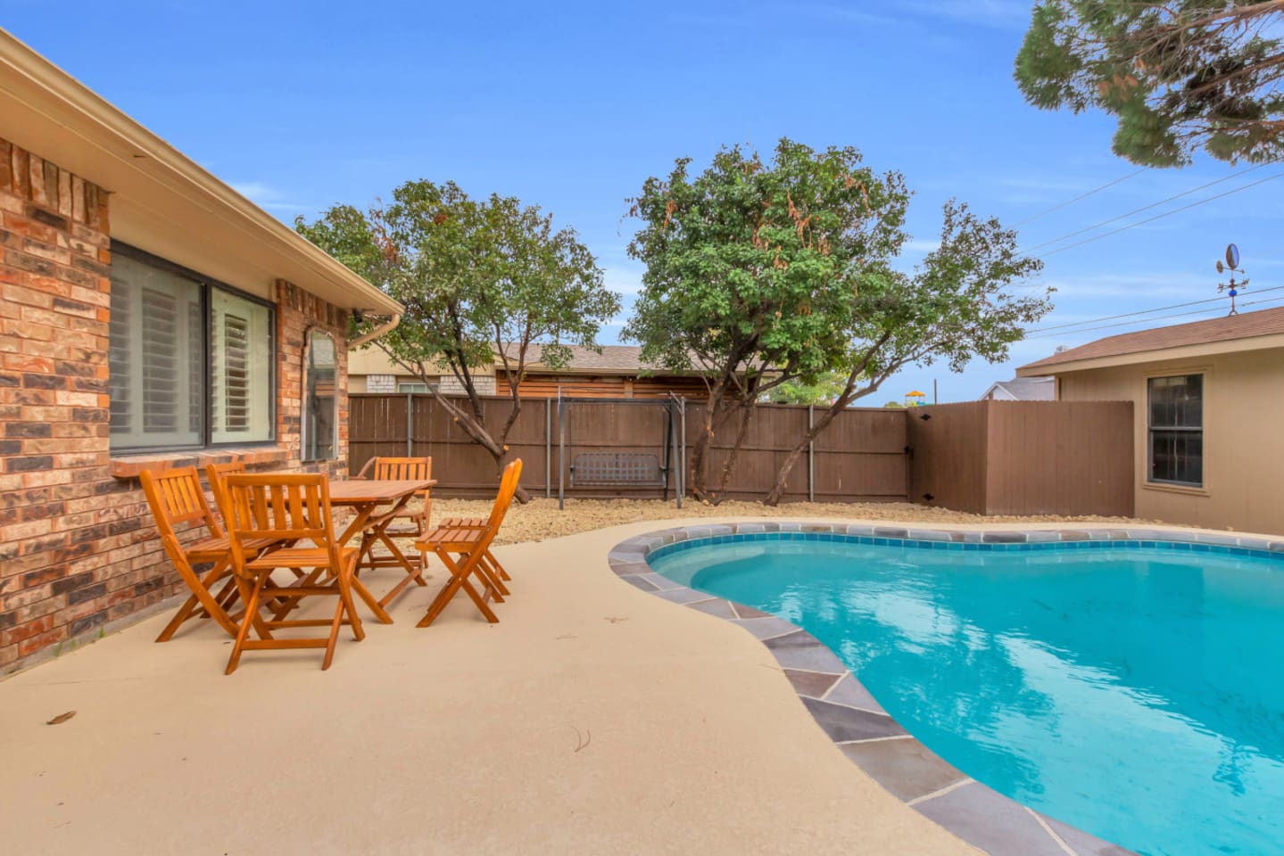 Refreshing private pool surrounded by a fully fenced garden and natural shade—ideal for warm Texas days. Outdoor dining for meals enjoyed together; seating for 6.