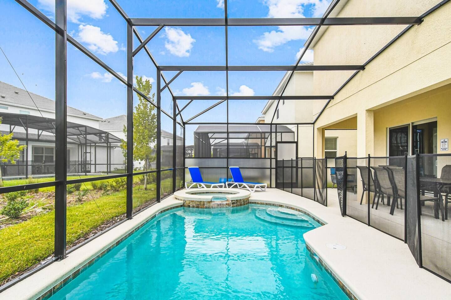 Incredibly spacious pool and hot tub