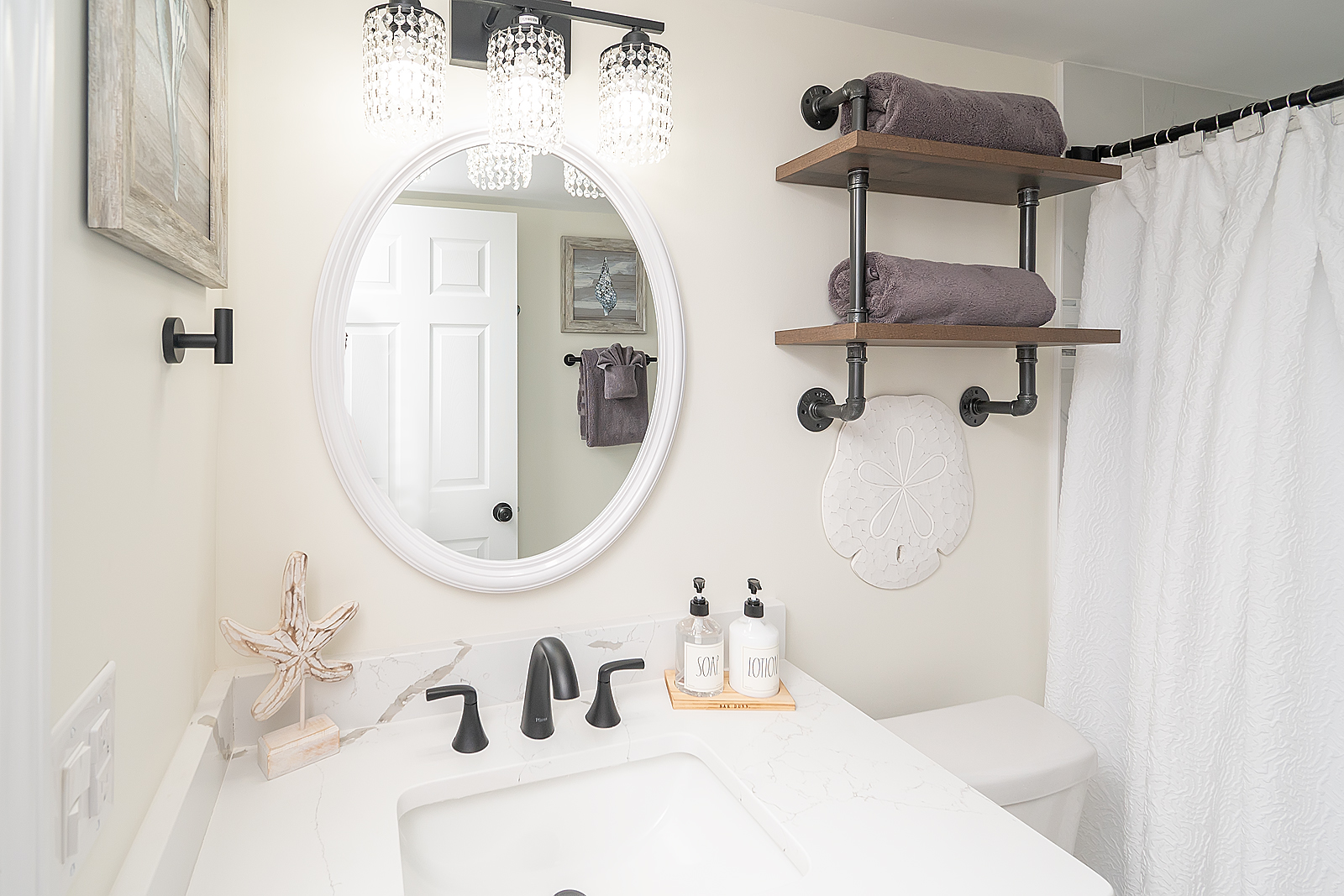 Bathroom with shower / tub combination 