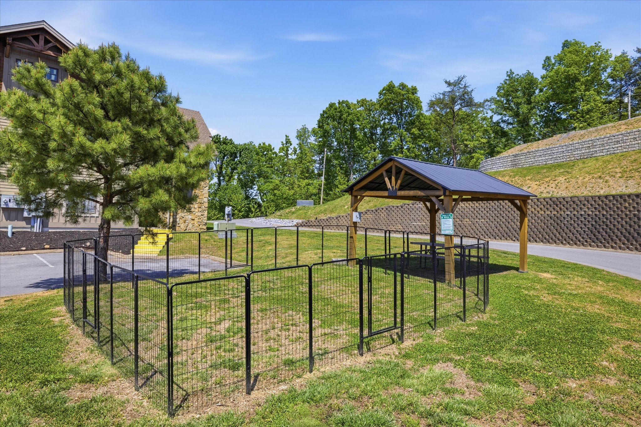 Serenity Ridge is dog-friendly! Enjoy the small dog park area conveniently located near the buildings, offering a simple space for your pup to stretch and get some fresh air. Please be respectful of other guests and remember to pick up after your pet.
