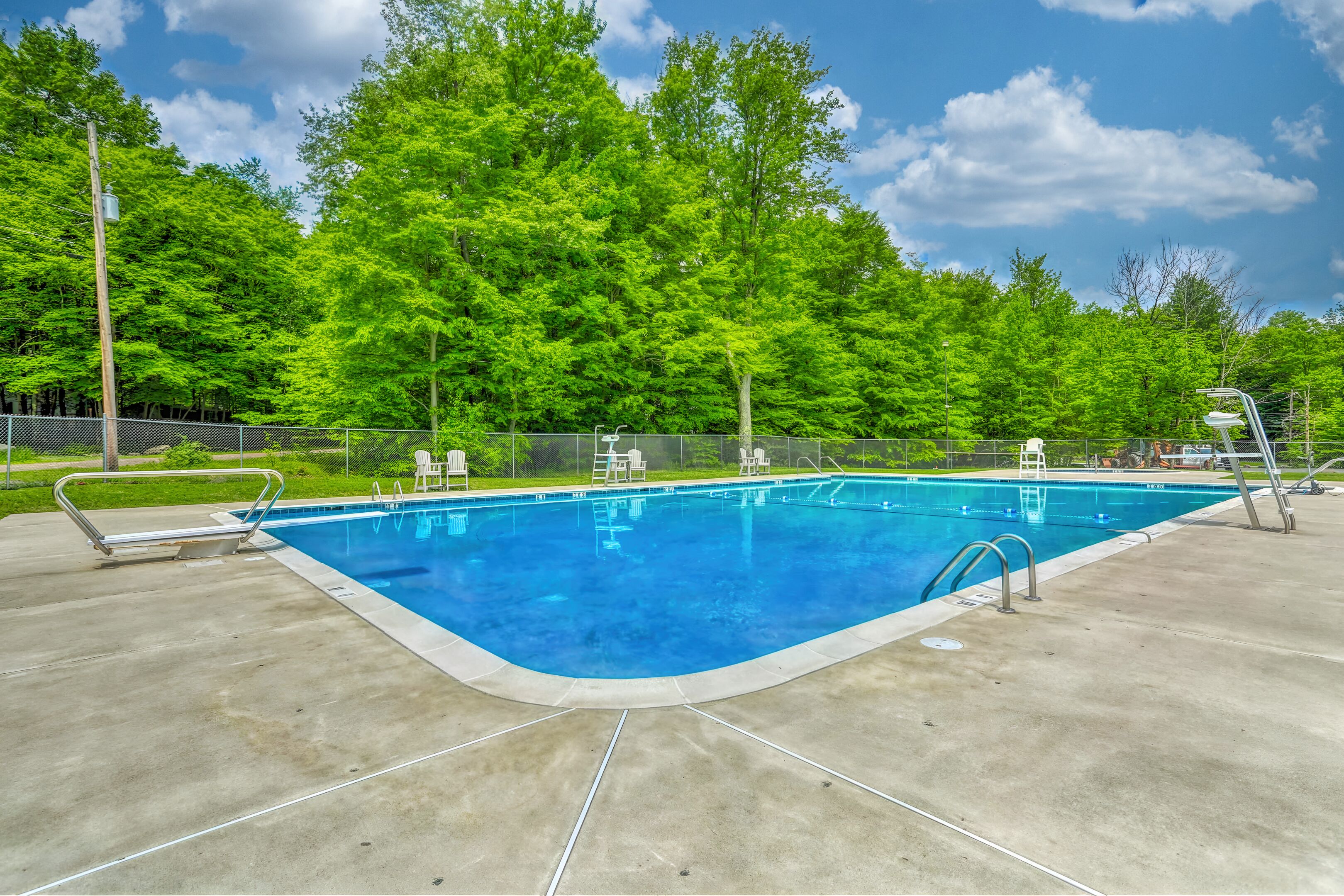 Minisink Pool (seasonal) - Community Amenity - Arrowhead Lake - Serhii Vacation Rentals