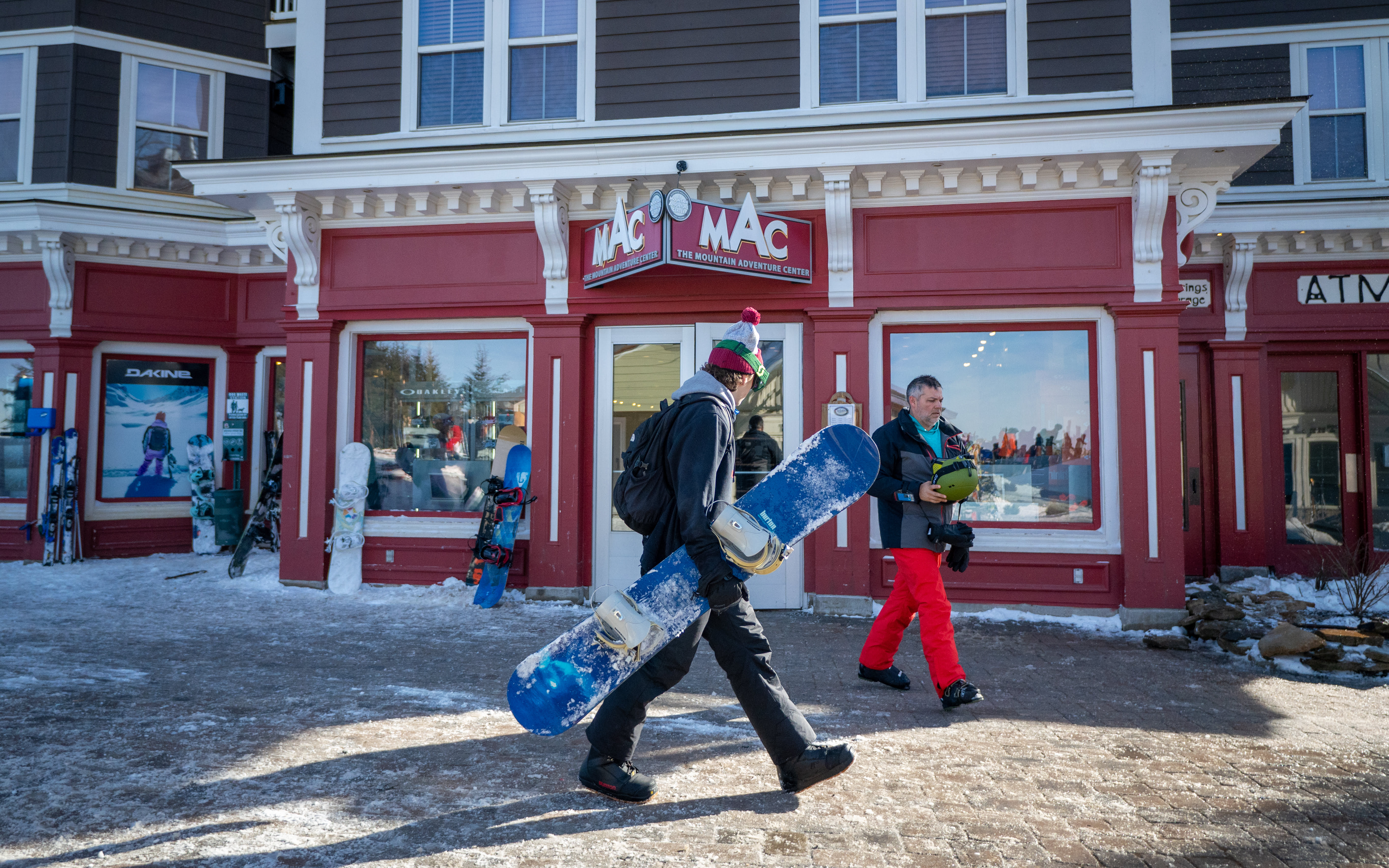 Highland House · Unit 207 — Shop Exterior