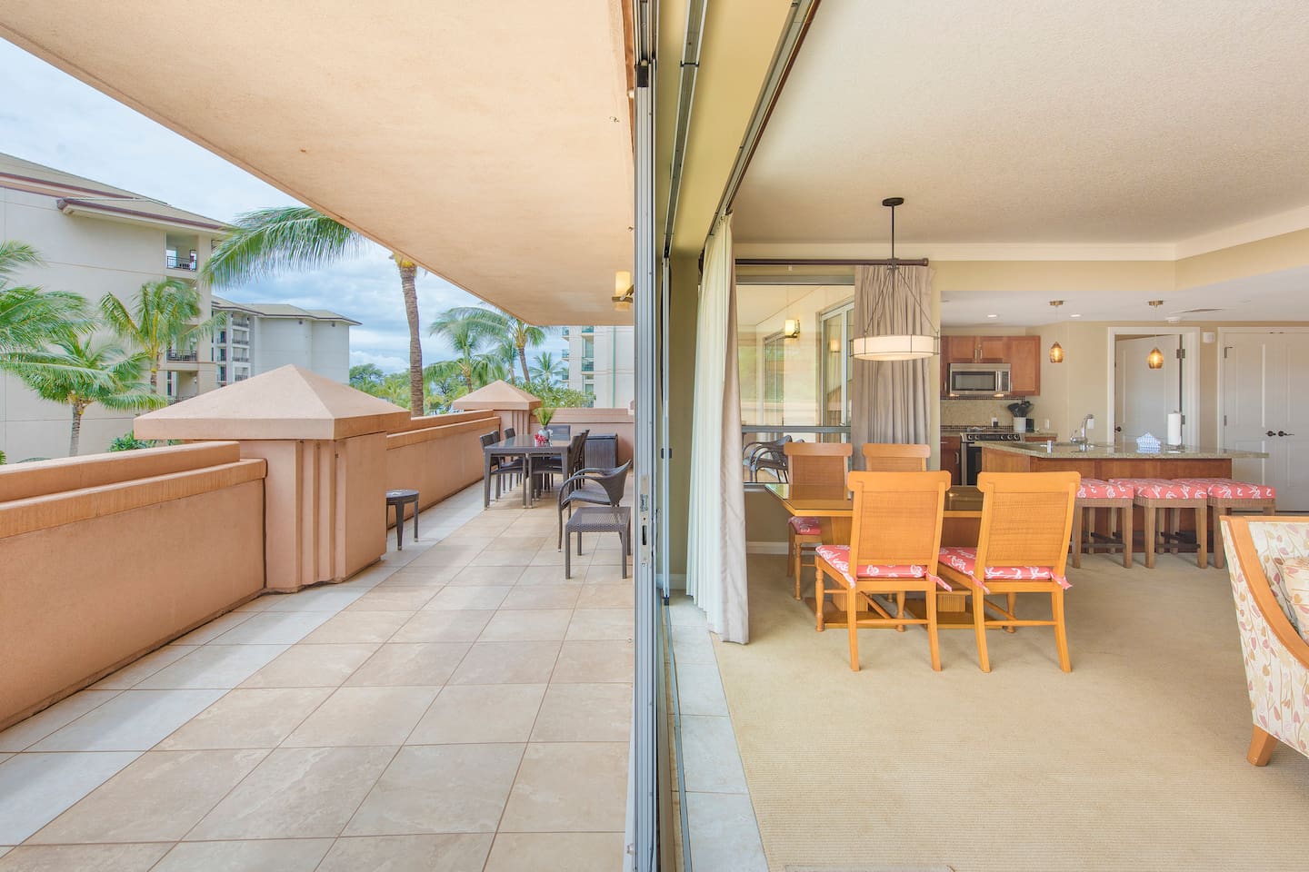 indoor/outdoor connected by Nana doors