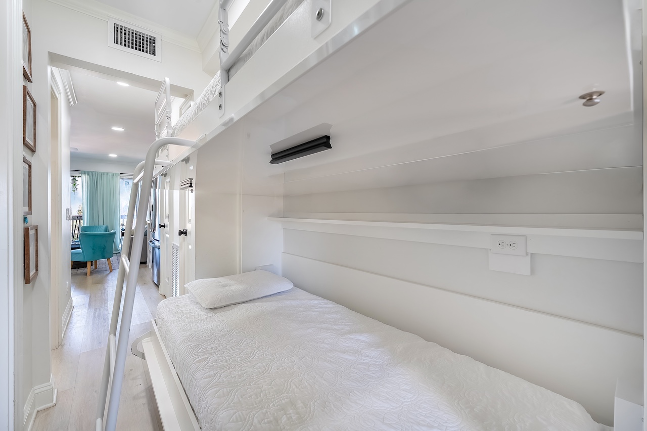 murphy bunk beds | Susu's Sea Cabin | 238C 1300 Ocean Blvd | Isle of Palms, SC | IOP Escapes