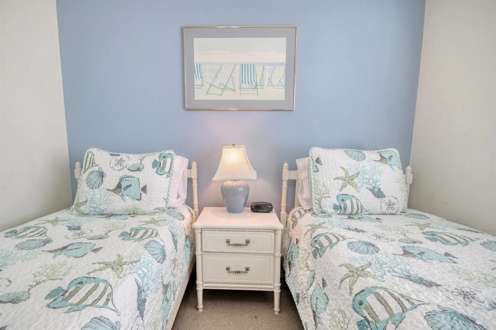 Guest bedroom with two twin beds