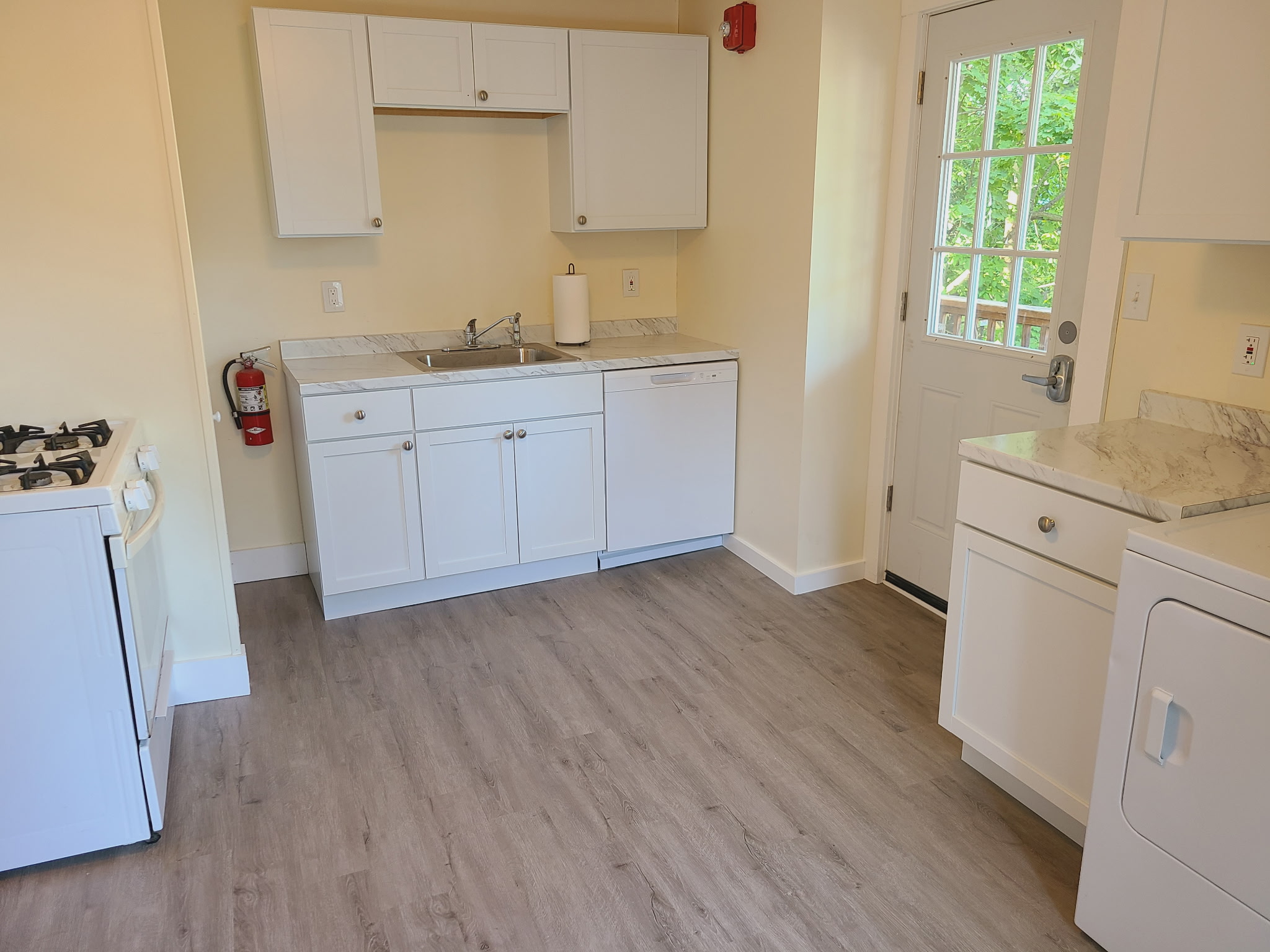 Kitchen with dishwasher