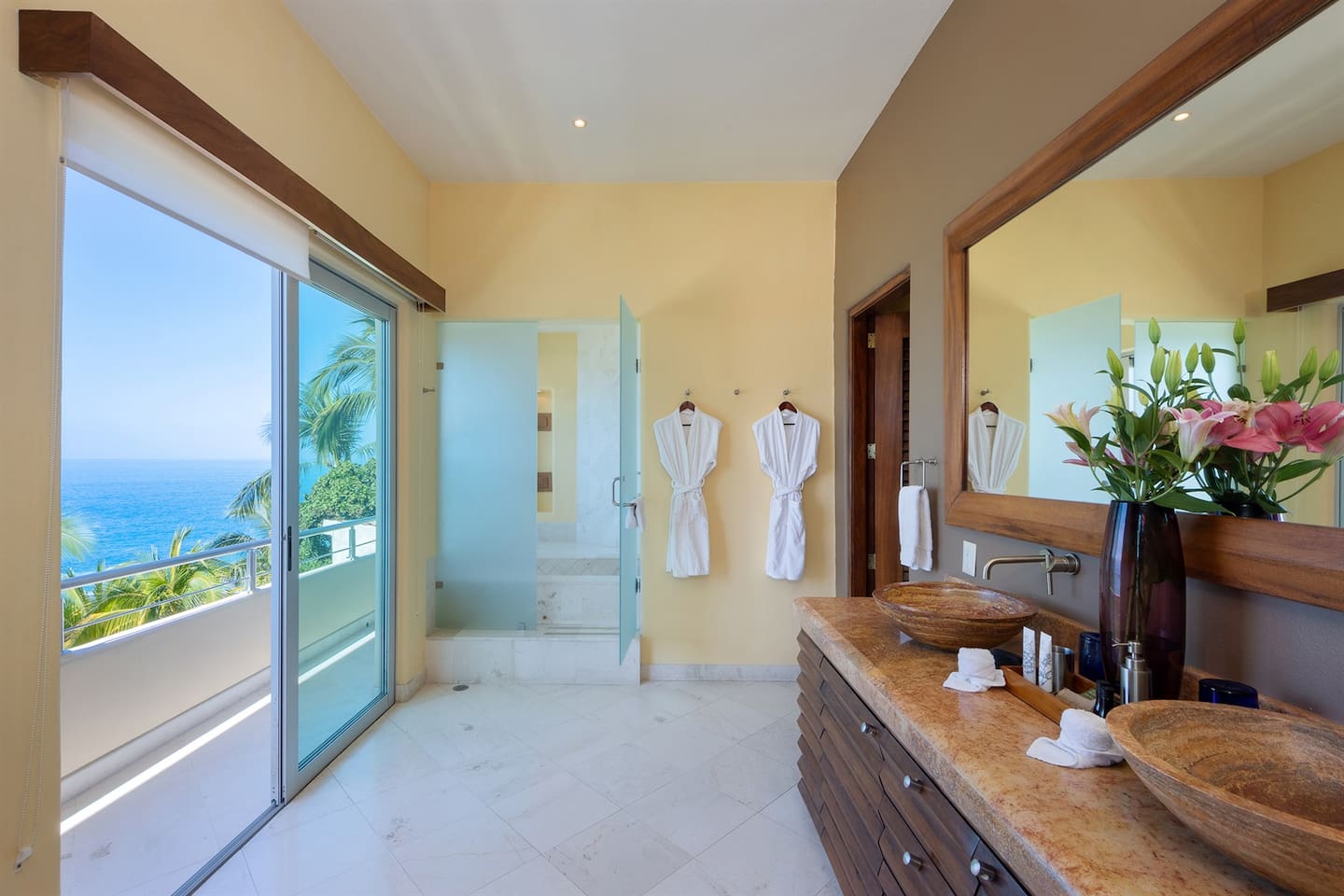 Bath - Suite 4