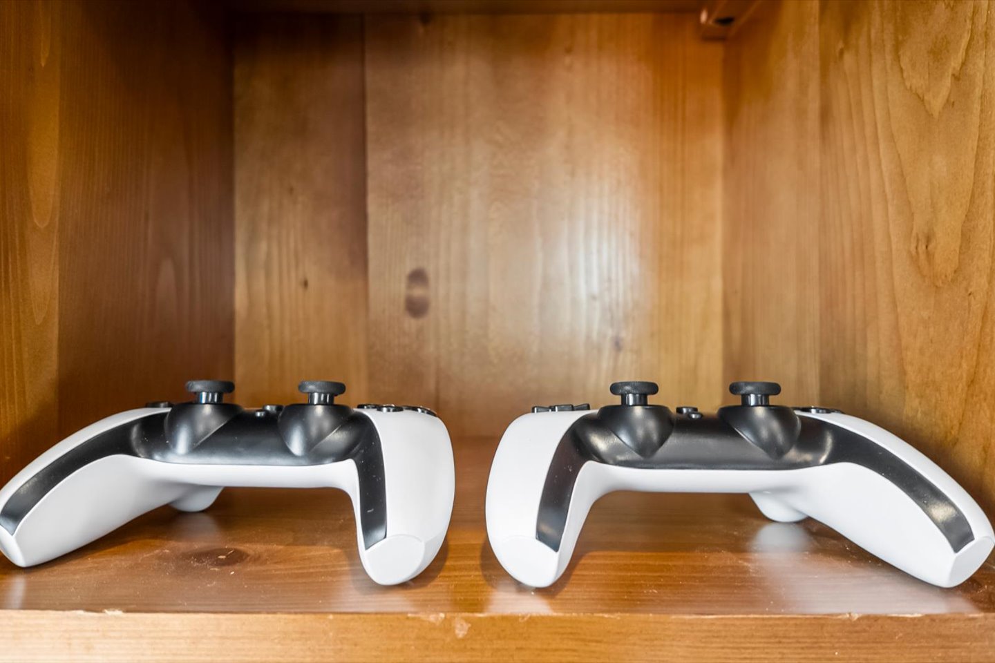 Retro arcade games can be played on the TV in The Fishing Pier. Step right up and don't be shy - you still have the skill! 