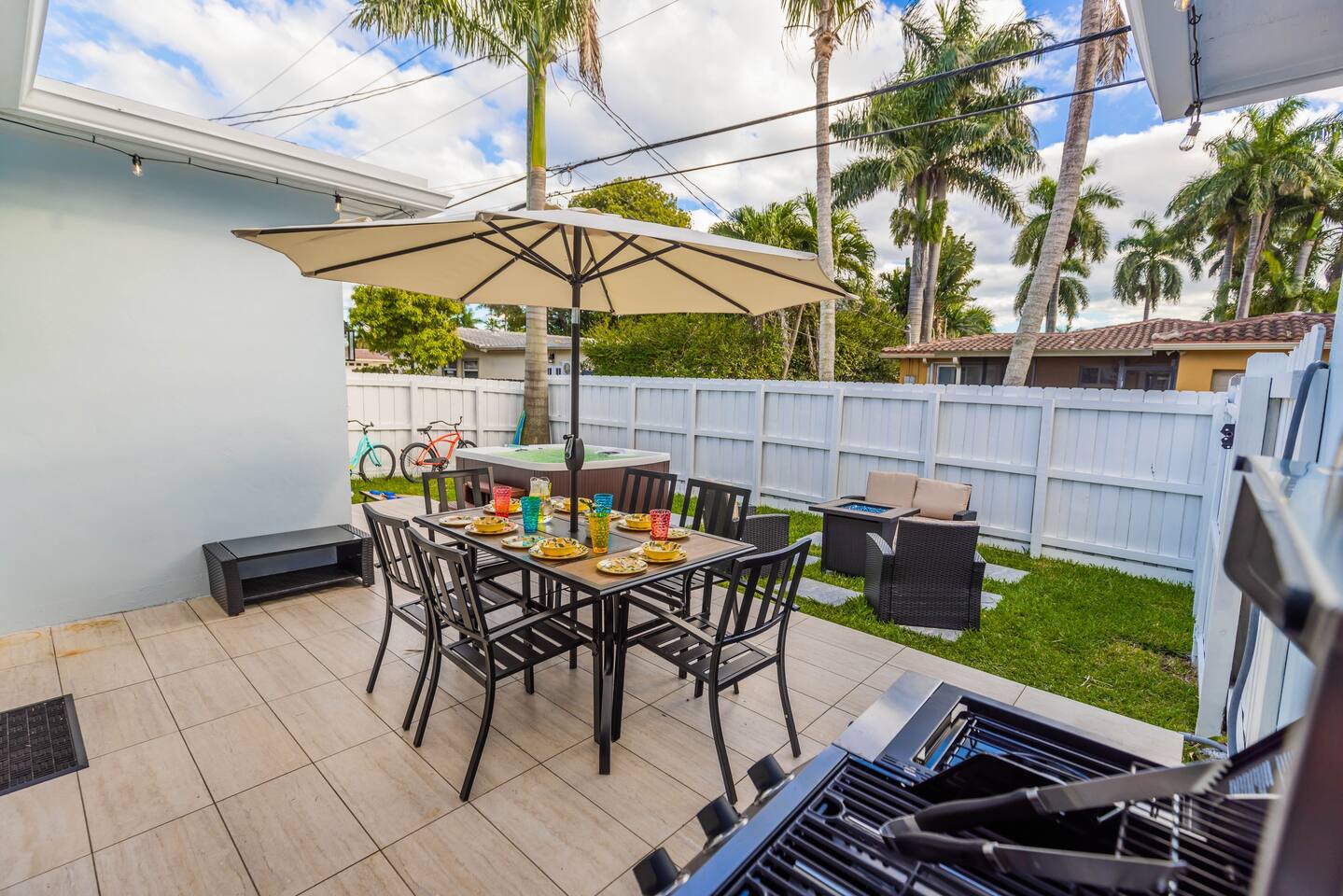 Dine/ BBQ on the patio at the 6 seater dining table and umbrella. Or relax in the new 6 seater hot tub. For those chilly nights, enjoy sitting around the gas powered fire pit lounging areas. The space lit up by remote controlled string lights.