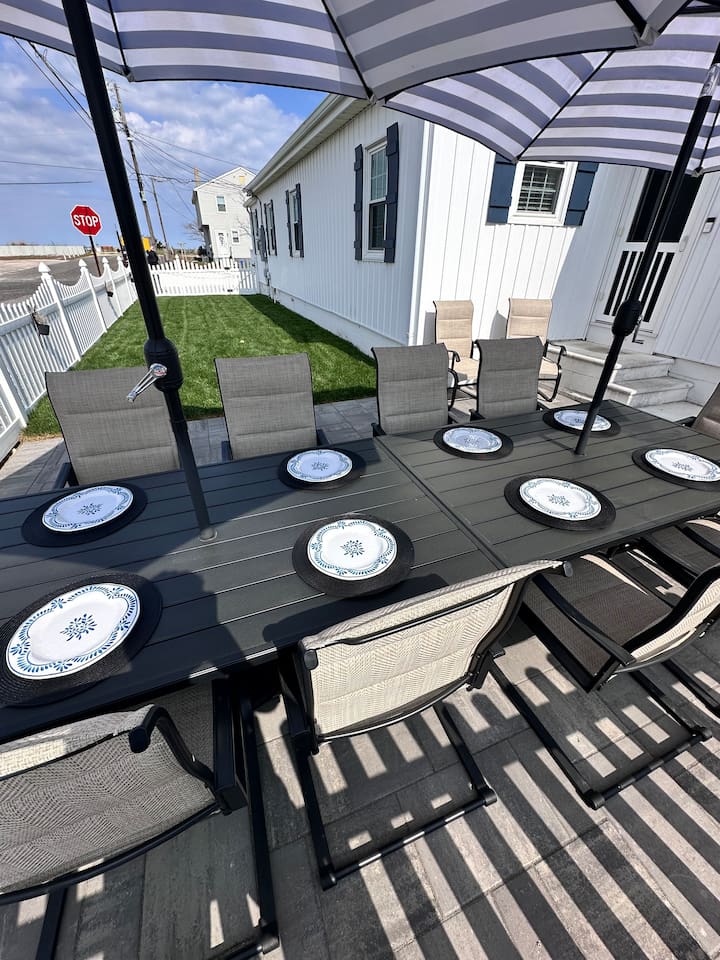 Outdoor dining with large table