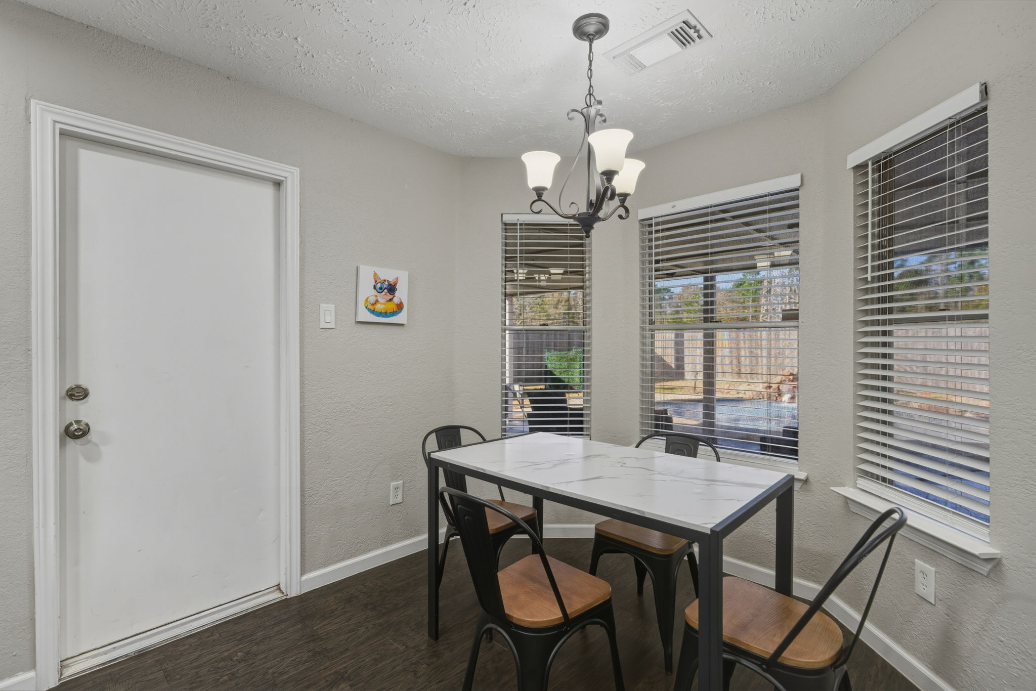 Sunny breakfast nook — the perfect spot for morning coffee before exploring Houston.