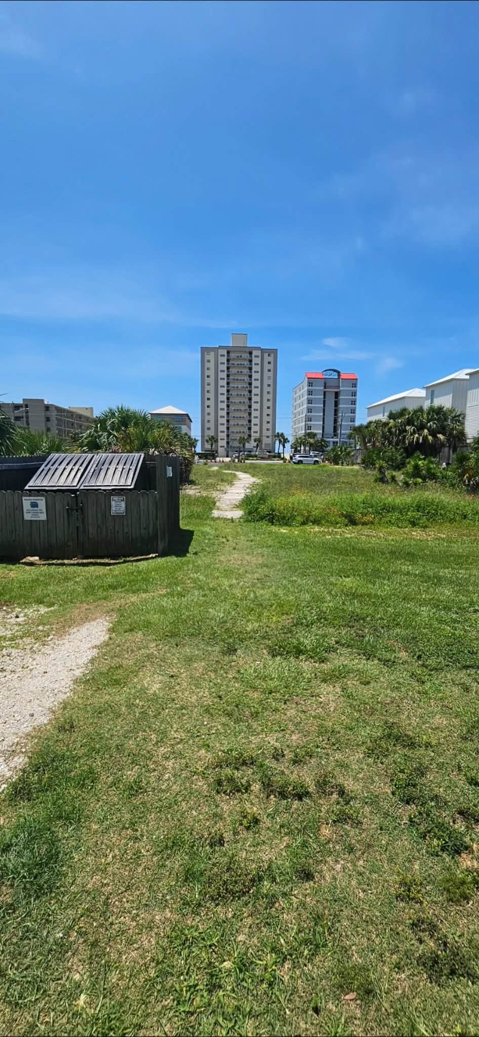Pathway to walk to the beach within 5min