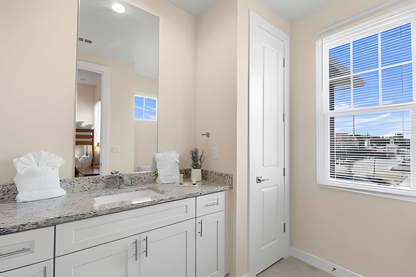 Enjoy the spaciousness of this ample bathroom.