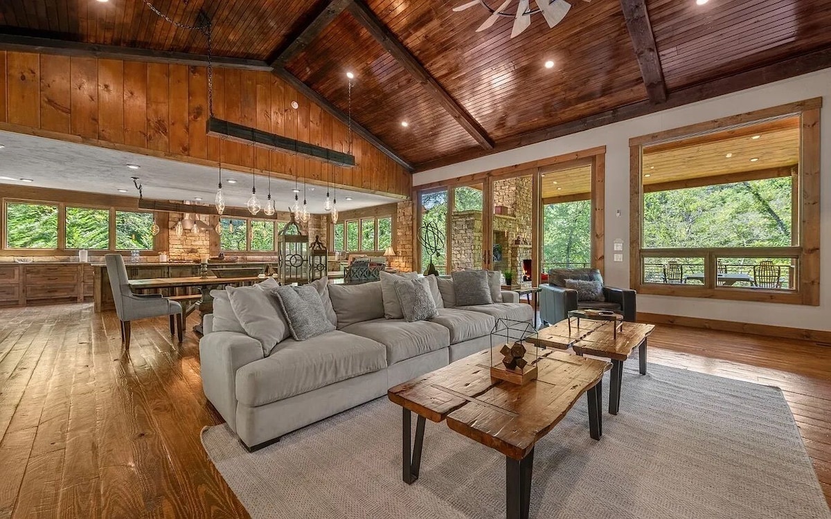 Toccoa Dream Lodge SkyView Vacation Homes