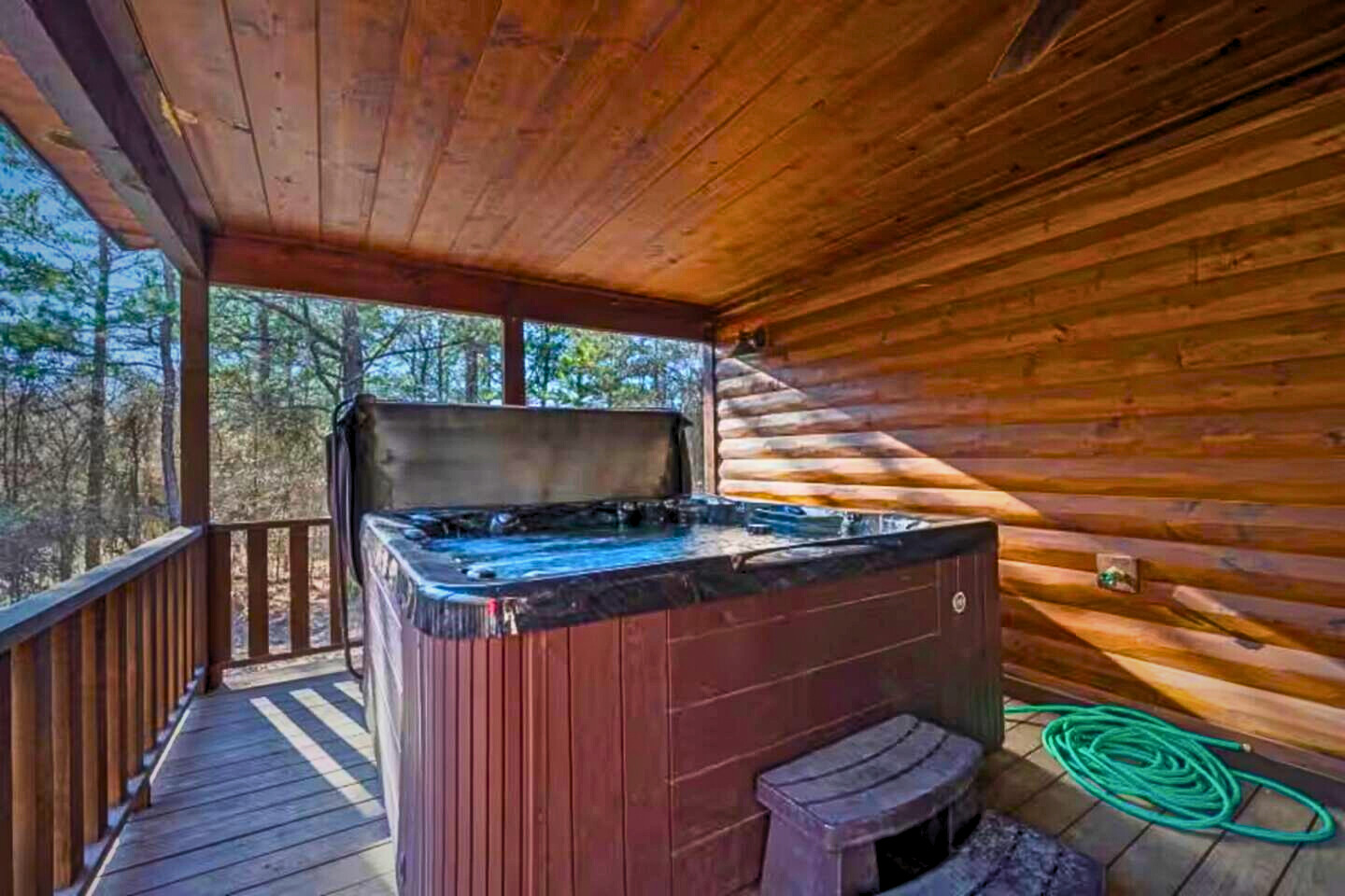 Bubble therapy for six under the Broken Bow stars.