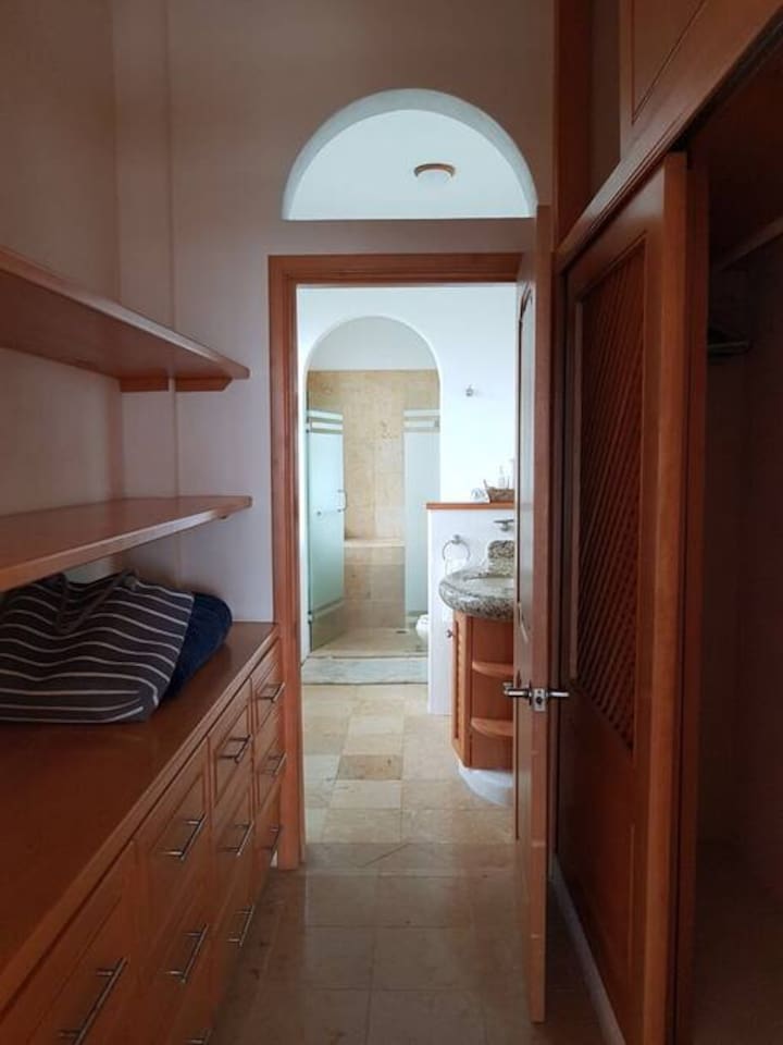 Suite III (2nd Flr) - Closet