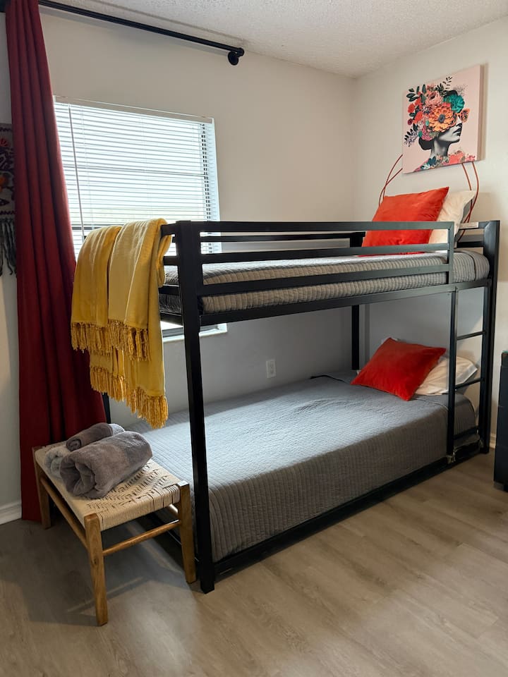 Low profile bunk bed with twin size mattresses. There’s also an abundance of toys in this room for kids of all ages #FamilyStays #StylishStay #UniqueDecor 