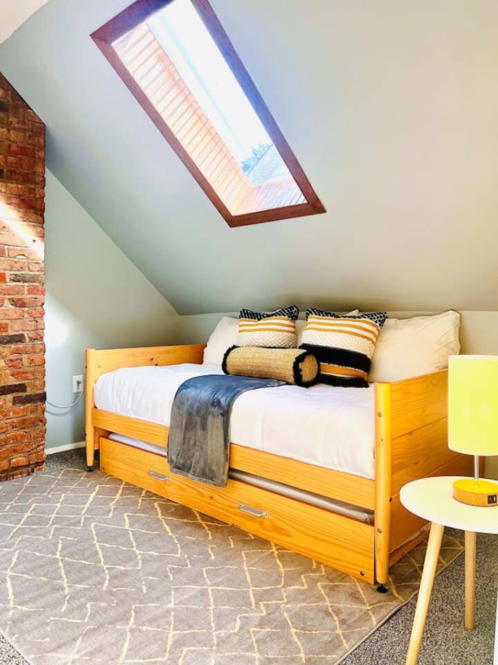 Trundle Bed.