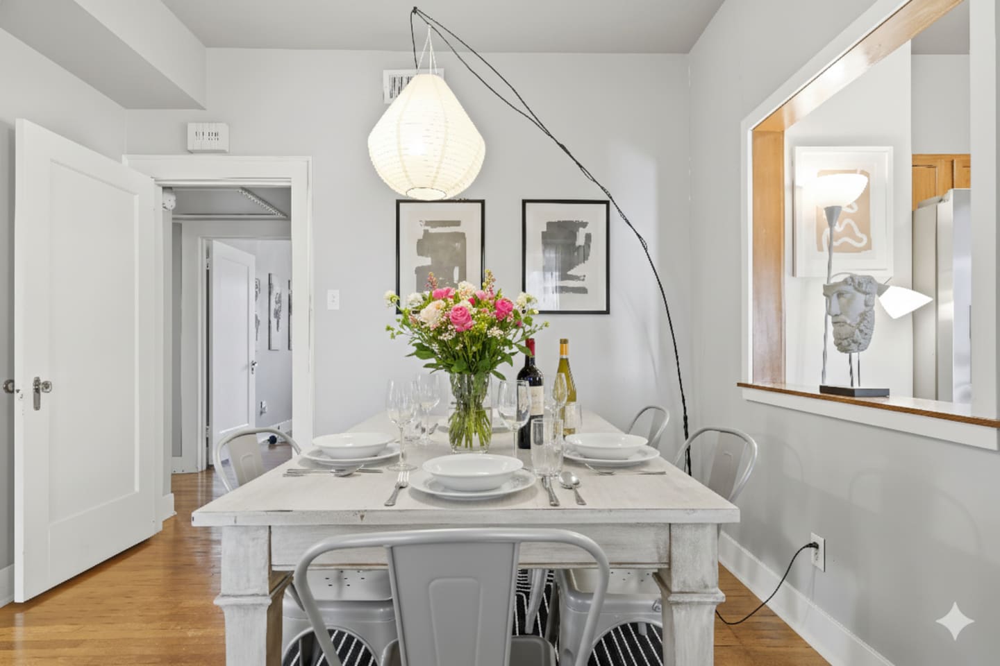 the  beautiful canvas place for guests discussion and ideas.while enjoying a plate ful meal.