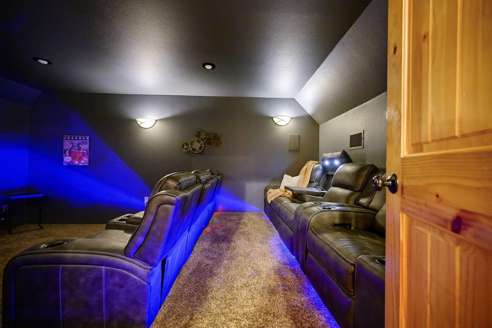 Multisport court + Theater + Pool Table + 4 King Beds + Privacy & Prime Location 4