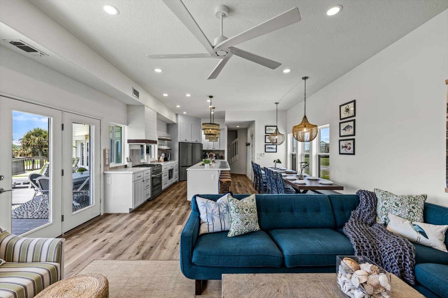 A complete and roomy space for everyone to hang out in. 