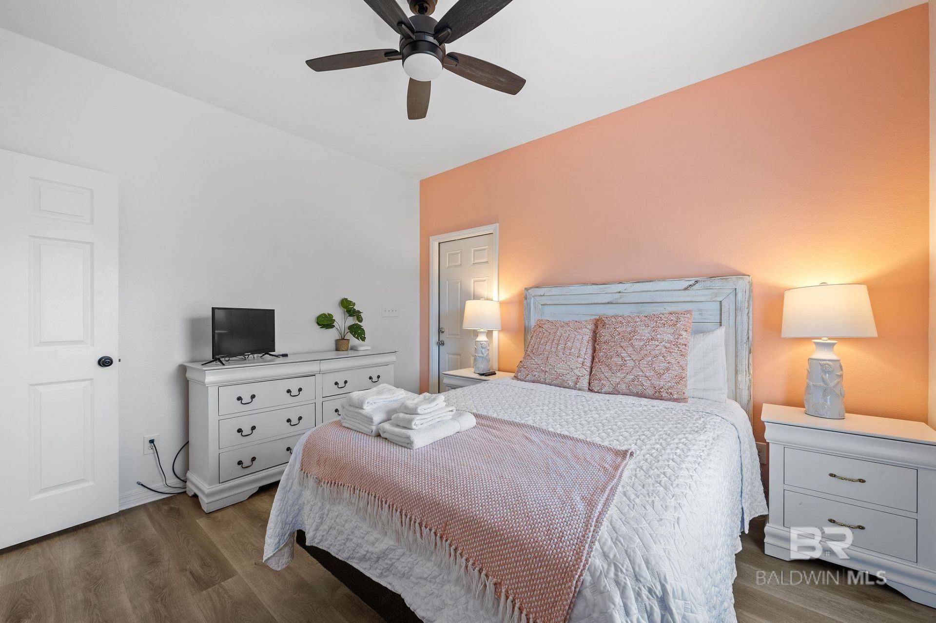 Queen Bedroom