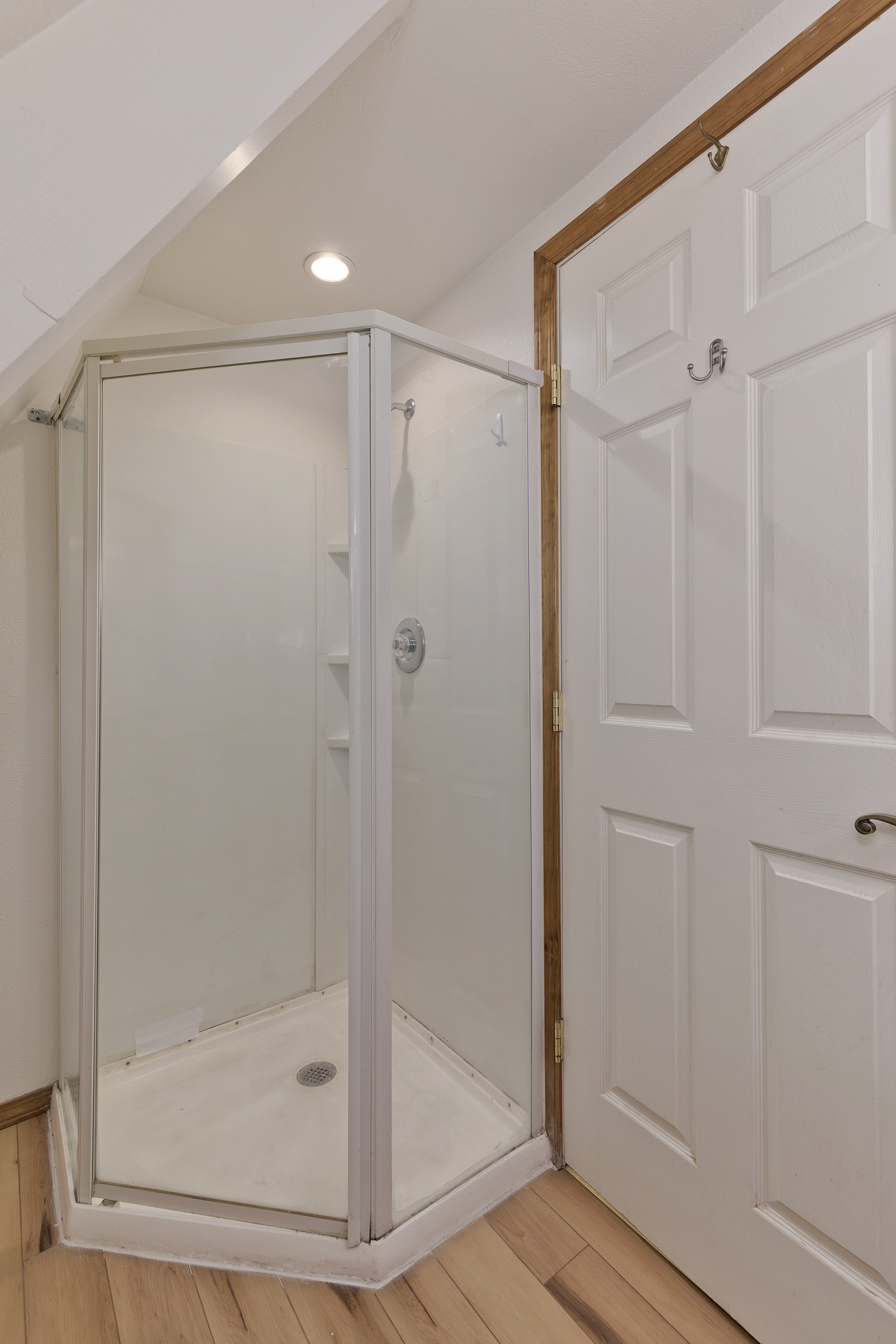 Standing shower