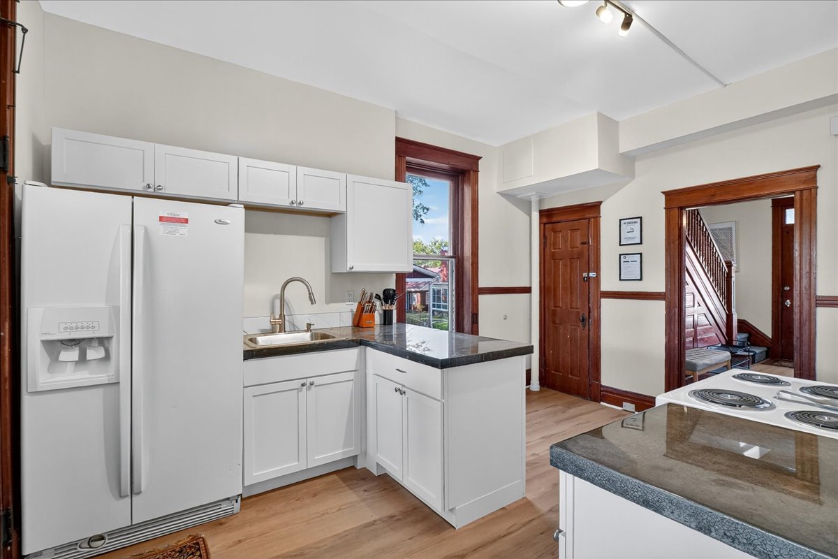 Spacious, well-equipped kitchen, perfect for making any meal.