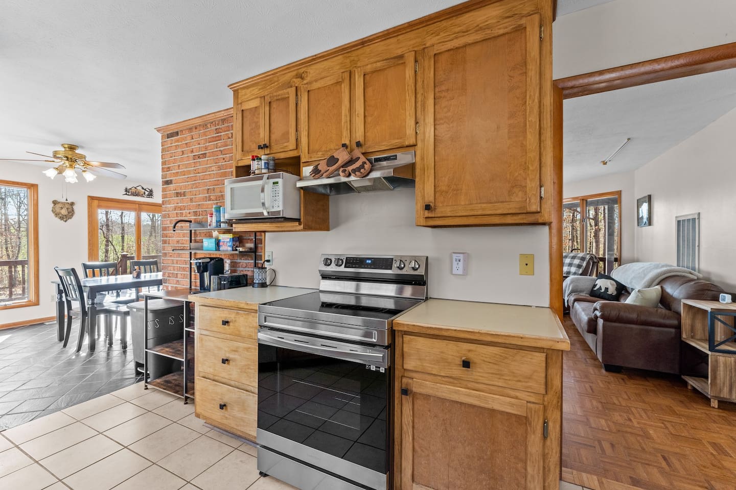 Kitchen: Discover culinary delight in this sunlit space with modern appliances and charming decor!