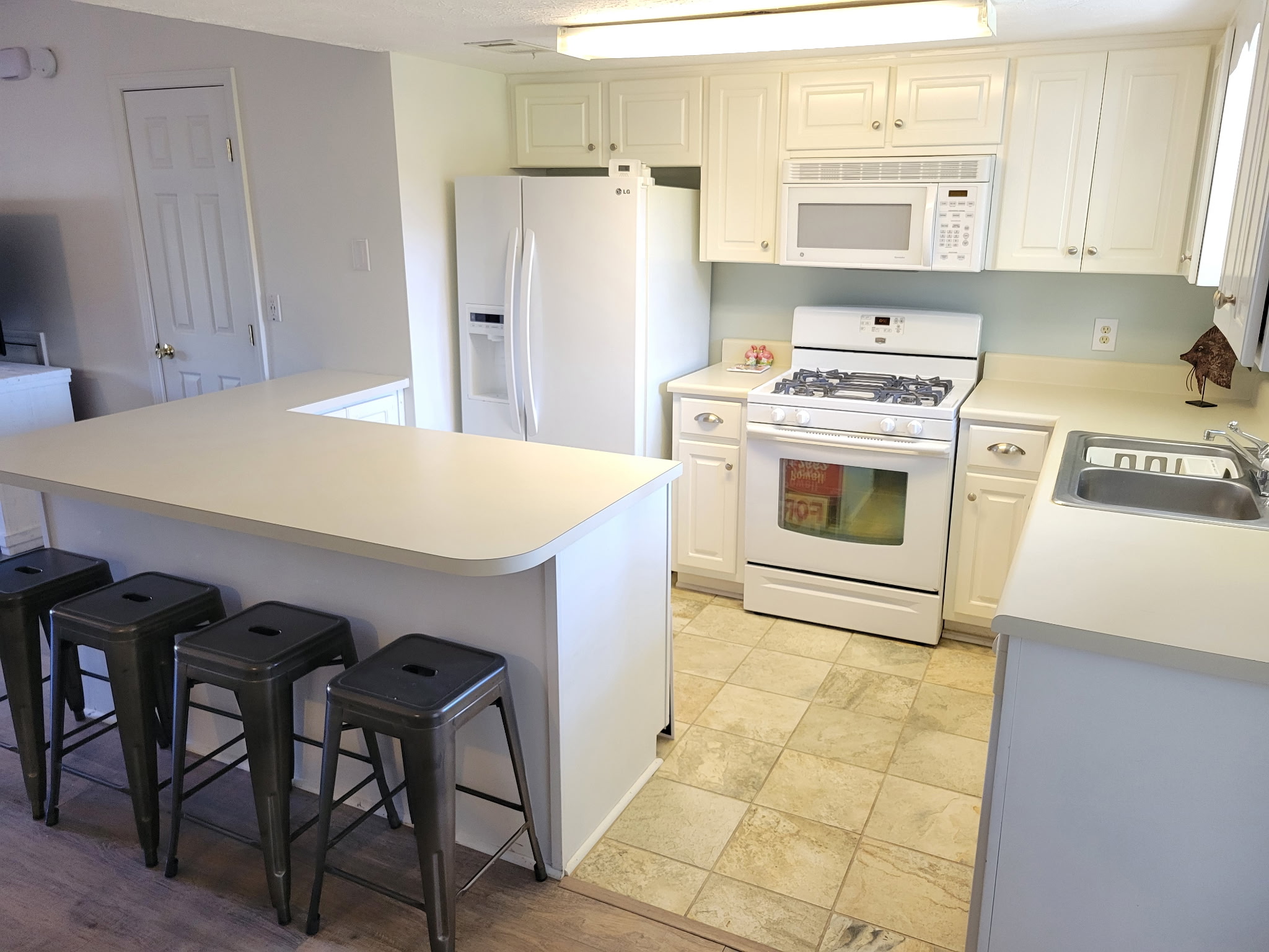 Kitchen/Bar