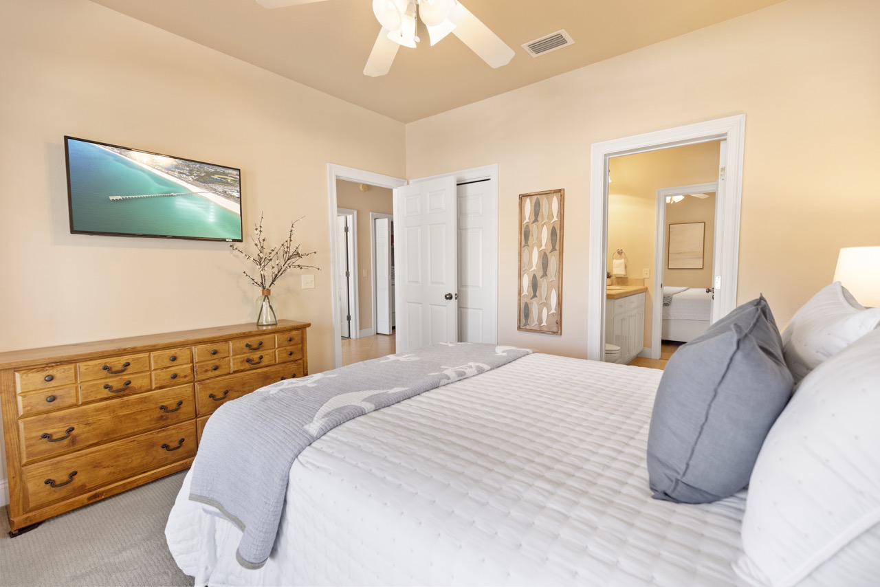 1st Bedroom (1st Floor)