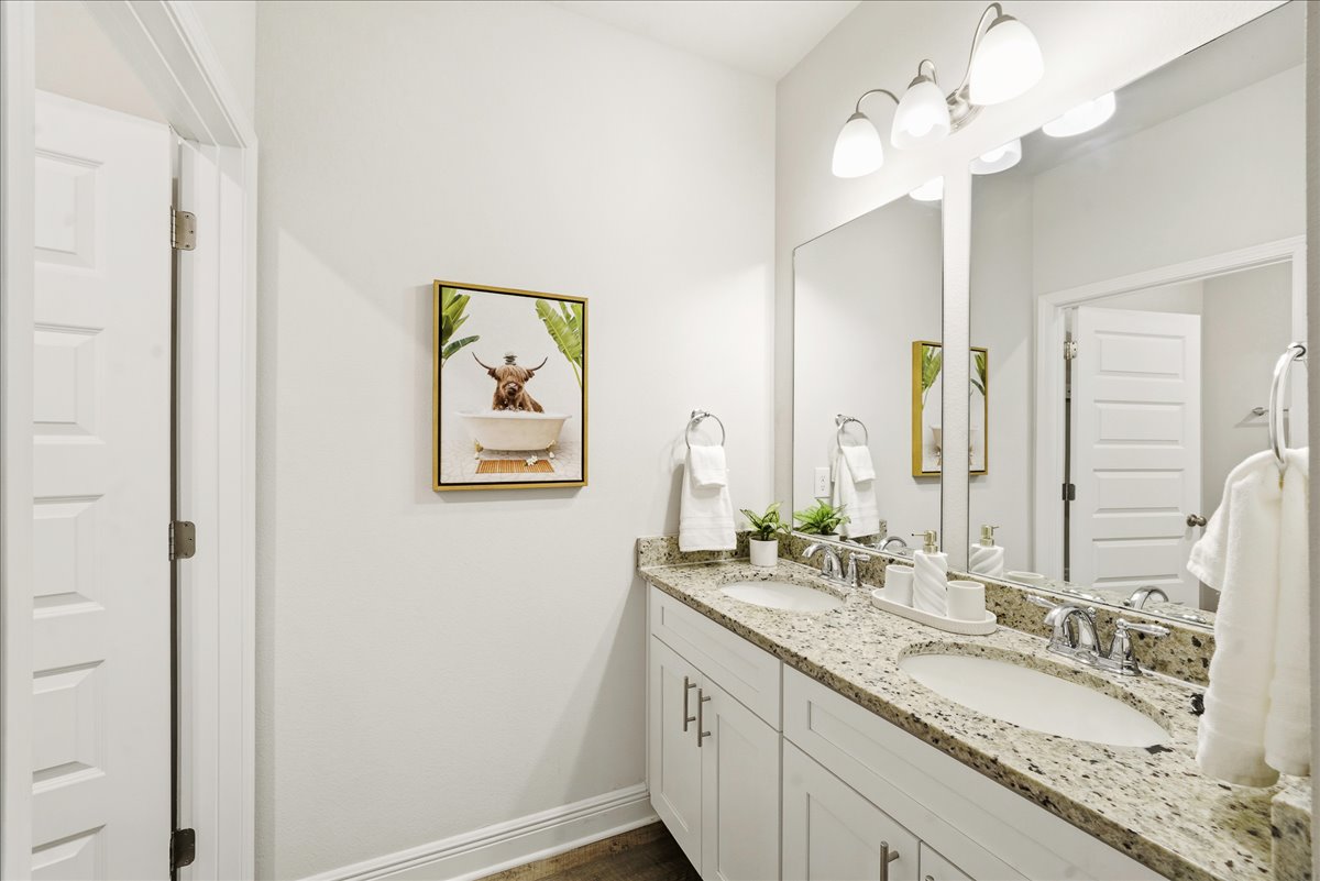 Primary bathroom: Dual sinks 
