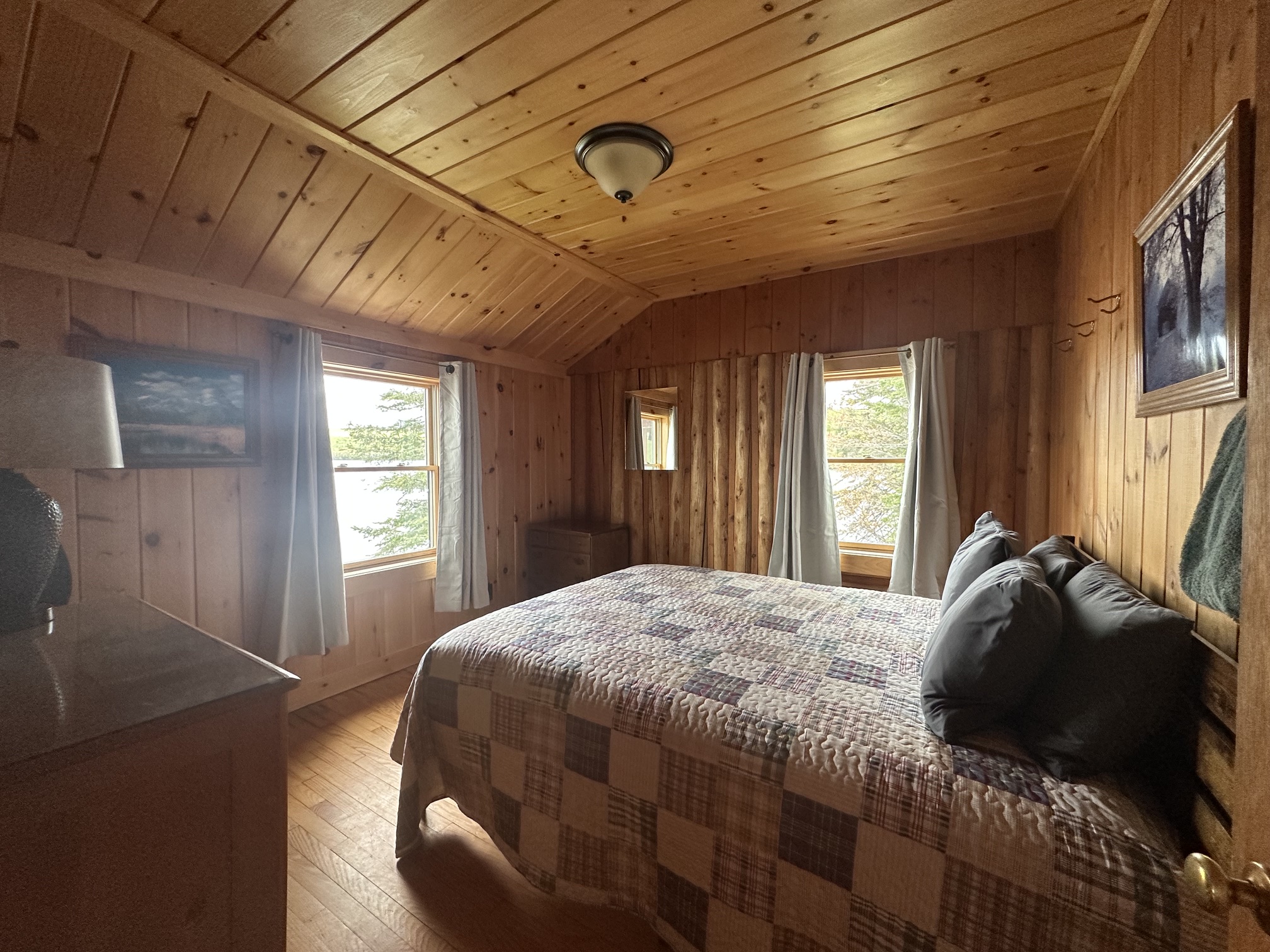 Queen Guest room -Cabin #1