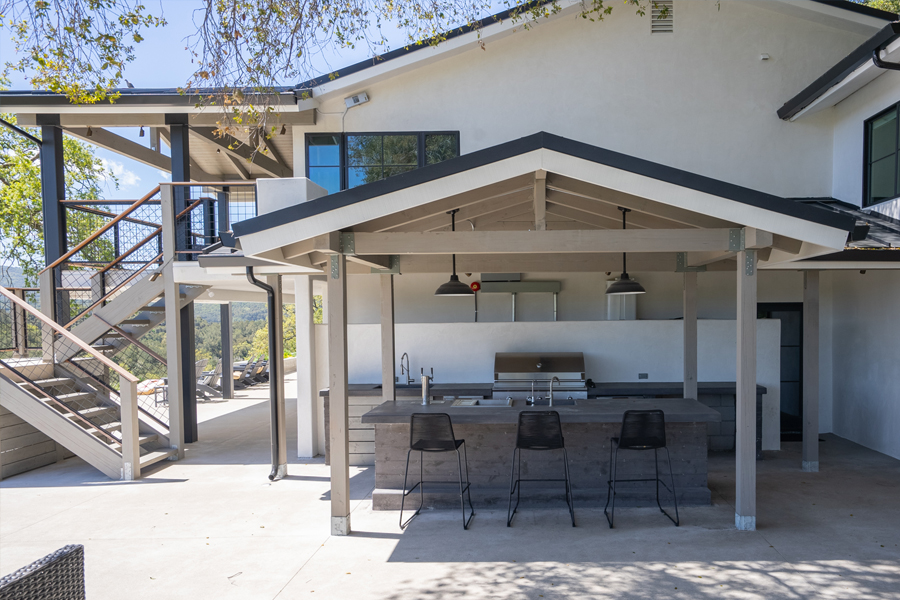 Host with ease at this built-in grill and breakfast bar station.